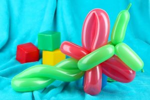 Dragonfly balloon sculpting by balloon artist in Singapore